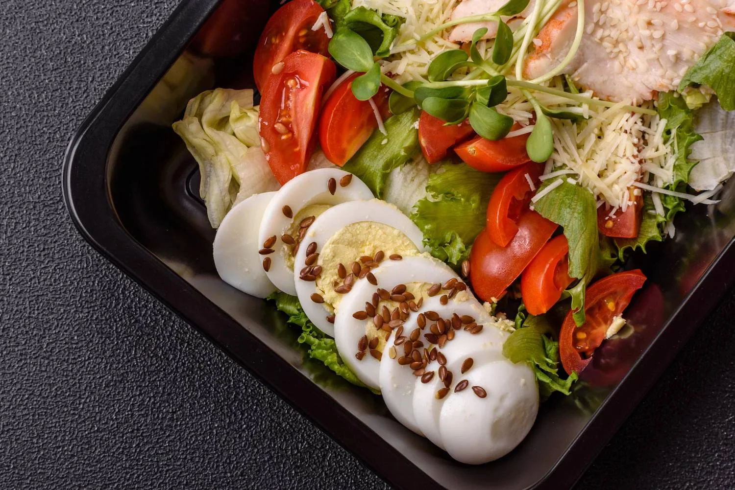 Dieta pudełkowa w Gdańsku z dowozem do domu: czym kierować się przy wyborze?