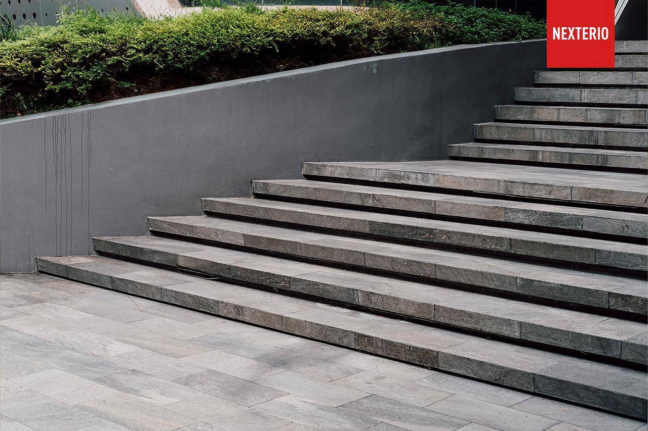 Co na schody zewnętrzne – klinkier czy gres – będzie lepsze